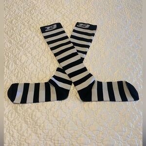 New Balance Black and White compression Athletic Socks. Size large. New